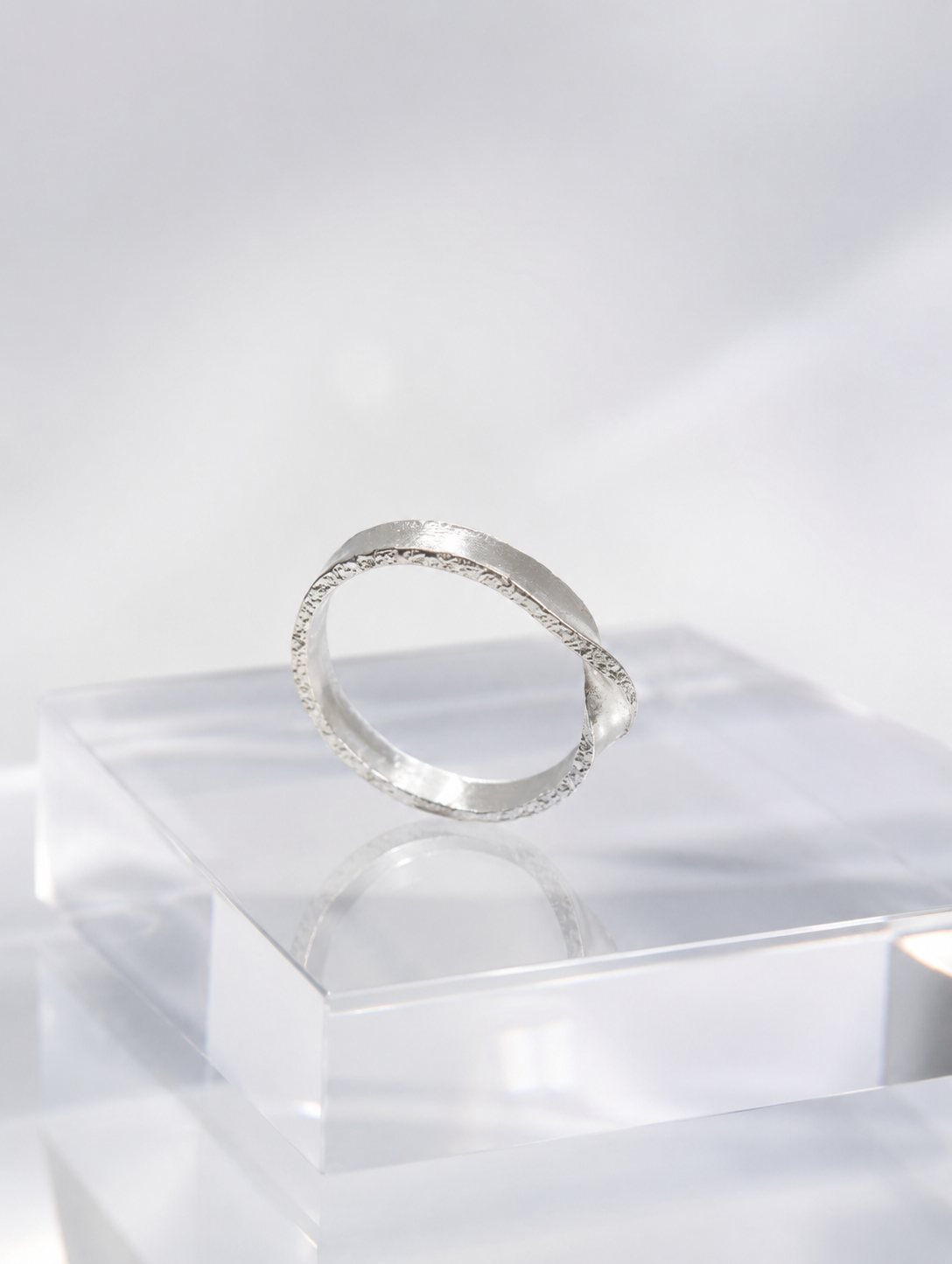 Angled view of the Edge Drift textured 999 fine silver ring